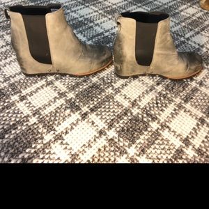 Women’s Sorel Lea wedge boots( discontinued style)